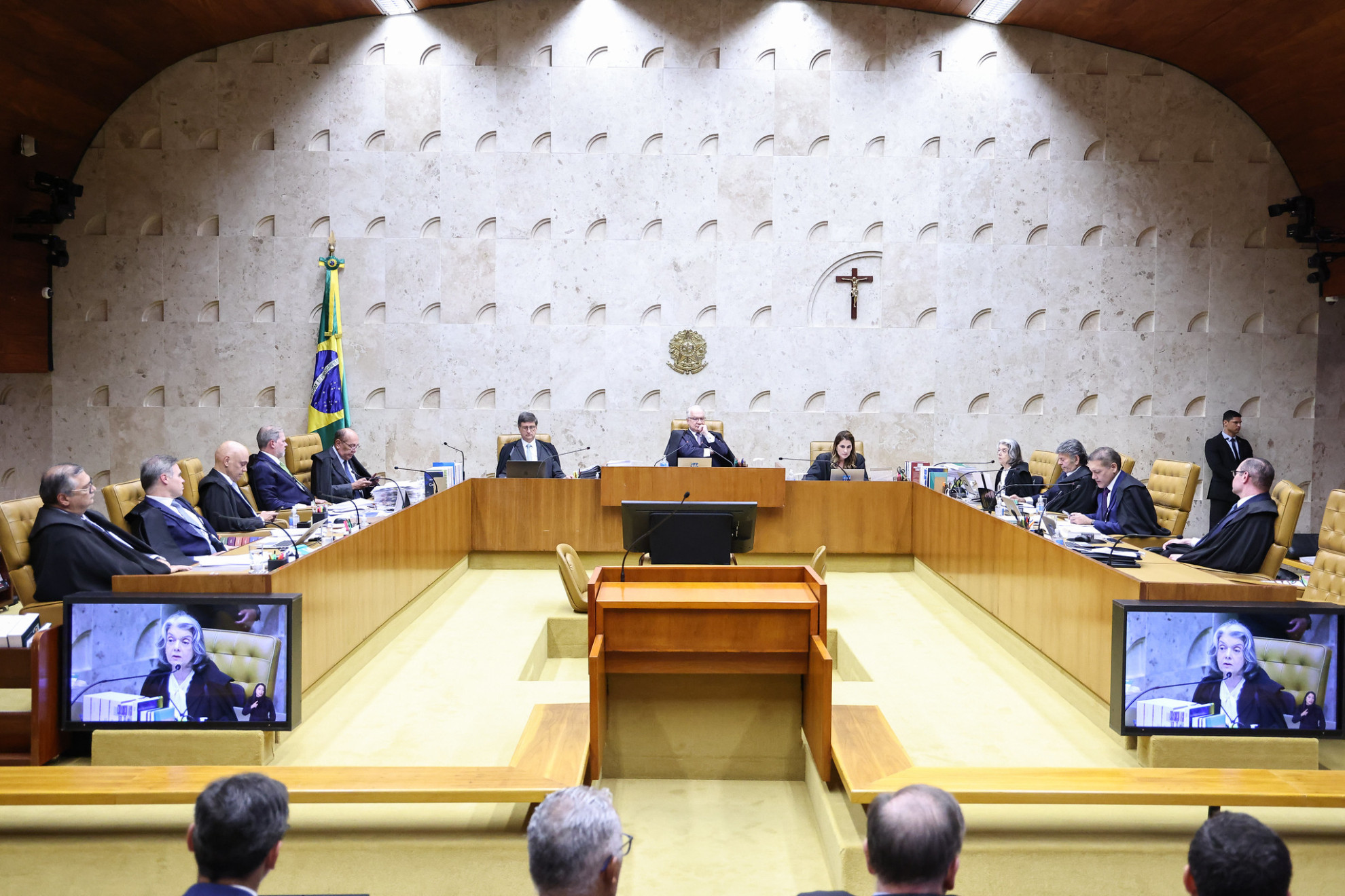 STF fixa limites para “penduricalhos” e reforça necessidade de lei nacional